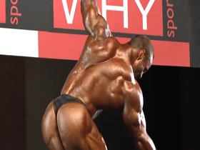 WOW - THE MUSCLE BUTT ! 1