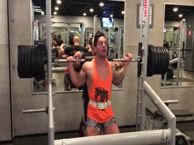 Sexy Short Muscle Beast Squating 210kg