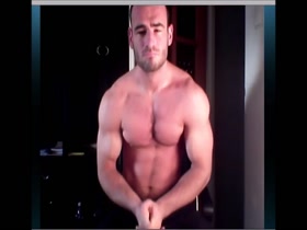Bodybuilder trainning his muscles