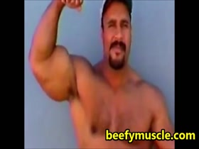 Beefiest daddy shows off total thickness