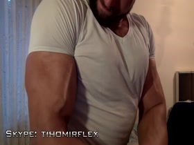 Tihomir Rangelov Biceps Flexing