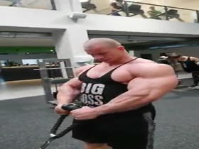 Michal Krizanek works out biceps 2