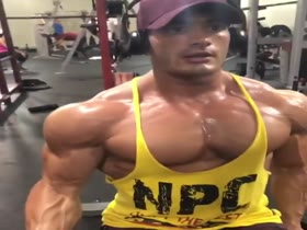 Chase Savoie Trains Biceps