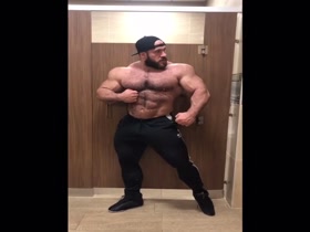 Antoine Vaillant: 305 lbs. with abs