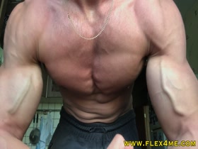 Vascular and ripped arms get pumped up on cam