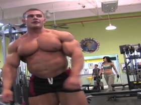 Aleksey - A giant in the gym