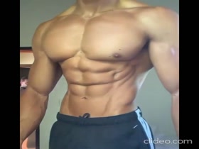 The pecs and abs of Guilherme Gualberto