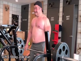 Hottest hunk's workout