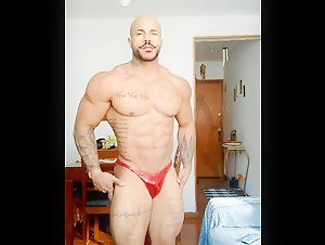 Brazilian Bodybuilder posing practice