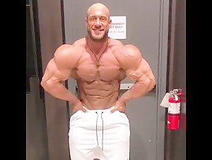 Everyone know who this bodybuilder is?