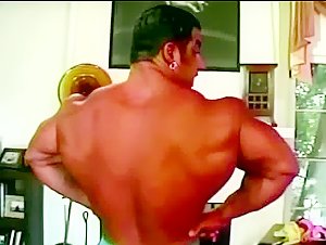 Mike Dragna Muscle Worship Flexing Session