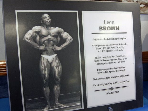 Leon Brown with tribute from Arnold S/