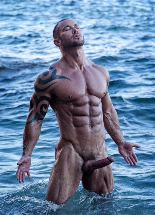 Scott Cullens shows of his muscles and big hard cock