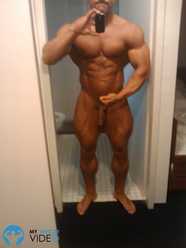 Superstar Male Bodybuilders Posing Nude Photos