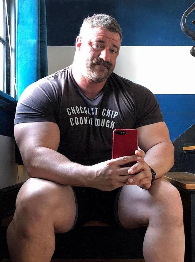 beefymuscle.com - Massive muscle daddy