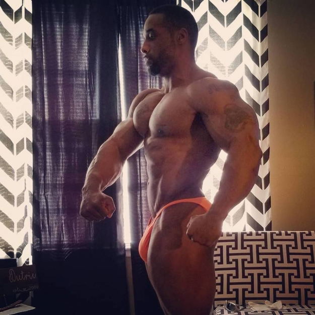 Super hung bodybuilder Detric Lewis