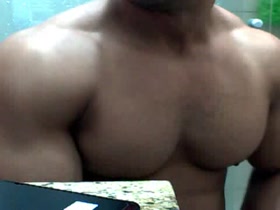 HOT MUSCLE CAM !