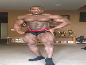 bodybuilder brutha posing (Lionel)