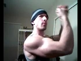 Mafiaartist during muscle flexing session