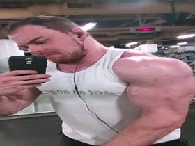 MuscleGodBrendan flexing in the gym