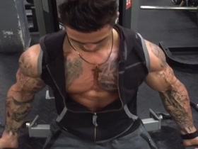 Mickael Thoby pec workout