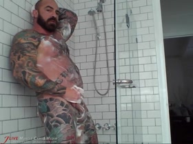 Big Daddy Slane Hits the Showers