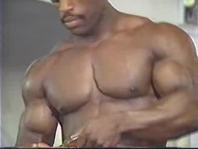 Bodybuilder Mose Carter interview, workout and posing