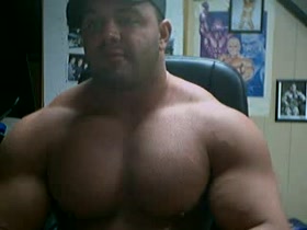video.beefymuscle.com - Huge Ad@m flexing