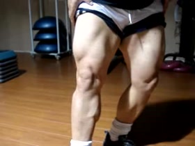 Bodybuilder Michael Bauer flexing legs
