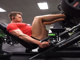 Natty shredded bodybuilder Cohn does legs press