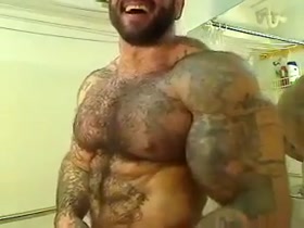 Muscle Eddie in the shower