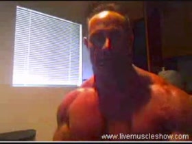 MUSCLE DAD ON CAM
