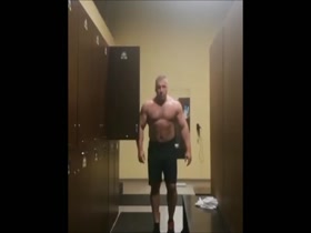 Muscle daddy in lockerroom