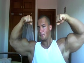 Giorgi Shishkov Does Biceps