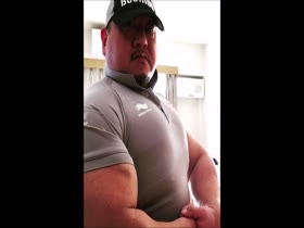 Buffed powerlifter daddy bounces massive pecs