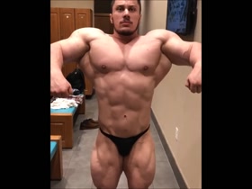 20yo muscle monster Elliott Dermond