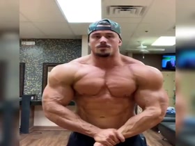 Can anyone ID this hot bodybuilder?