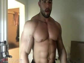 Massive Bodybuilder on Webcam