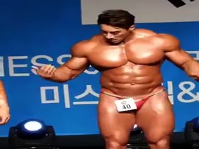 Chul Soon's gold chain posers - and incredible body
