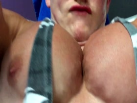 I could watch these pecs swell all day long. Those Nipples are almost close enough to lick!