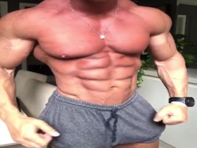 Hot Muscle Daddy