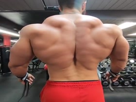 Young Hunk has a Stunning Huge Back