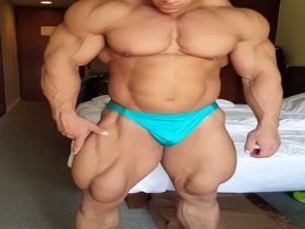 Hot Muscles in a Tiny Poser - Fuck yeah!