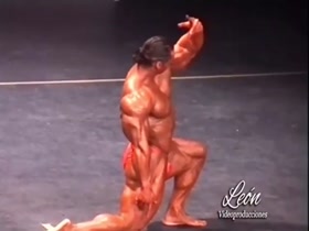 Paco Bautista - Mountain of Muscle Posing