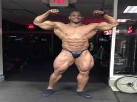Muscle Hunk Manel Robero Starts His Posing Practice