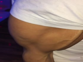 Bodybuilder Bernardo Showers Porn