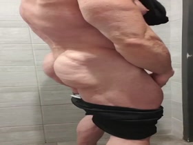 roided daddy muscle