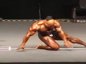 Awesome Posing by Huge Muscle God