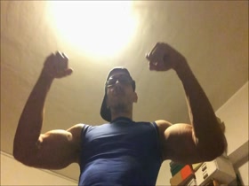 FitManDan - BIG ARMS flexing