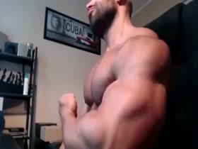 Hot bodybuilder flexing on cam
